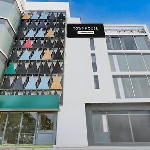 Super Townhouse Sector 64 Near Worldmark Gurugram Formerly Vero